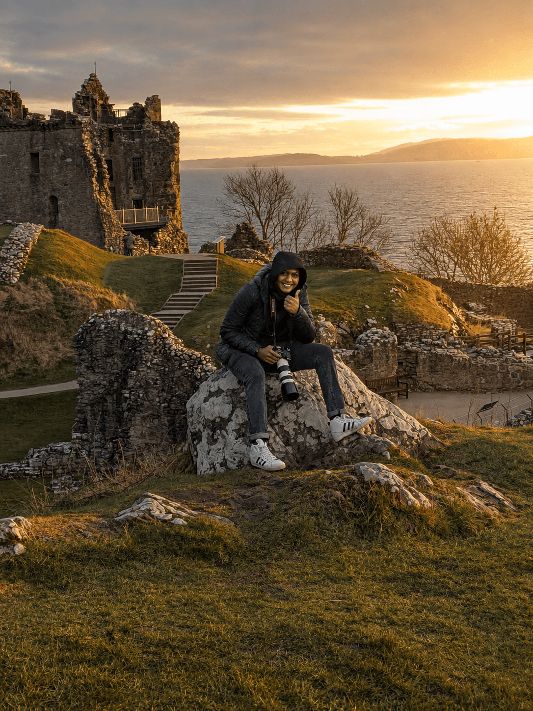 Kai Lablanche-Tirvassen photographing a historic castle